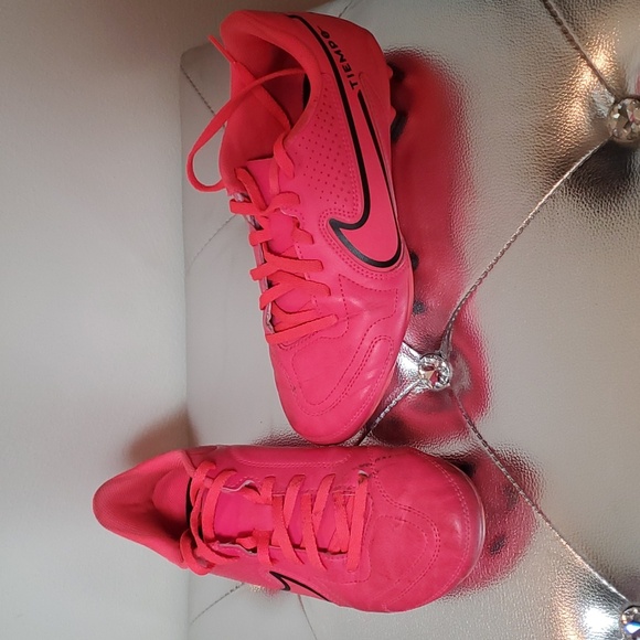 Girl's Nike Soccer Cleats - Picture 1 of 8